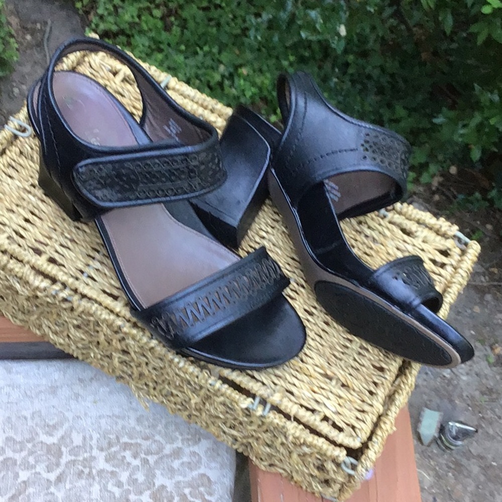 Earthies Asola Black Leather Adjustable Sandals 9